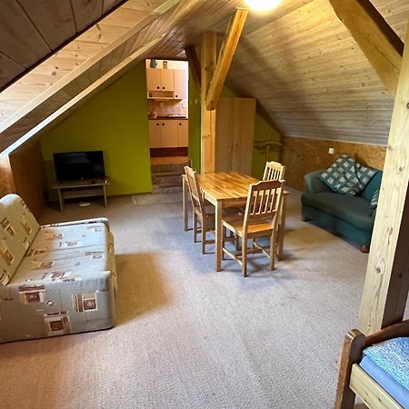 Apartmanovy Dum Obecna Skola Svetlik Екстериор снимка