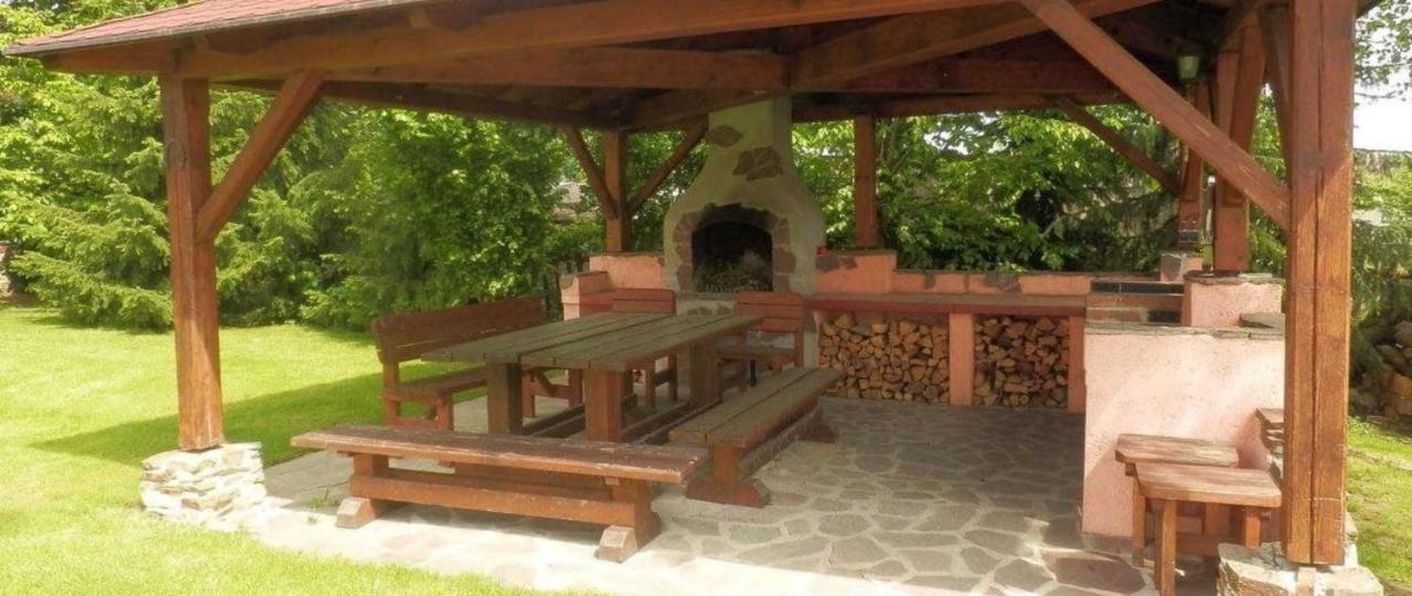 Apartmanovy Dum Obecna Skola Svetlik Екстериор снимка