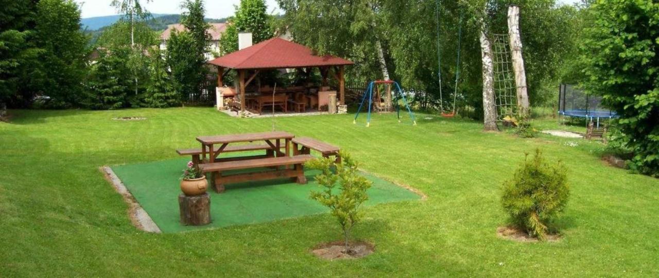 Apartmanovy Dum Obecna Skola Svetlik Екстериор снимка