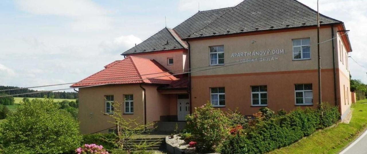 Apartmanovy Dum Obecna Skola Svetlik Екстериор снимка