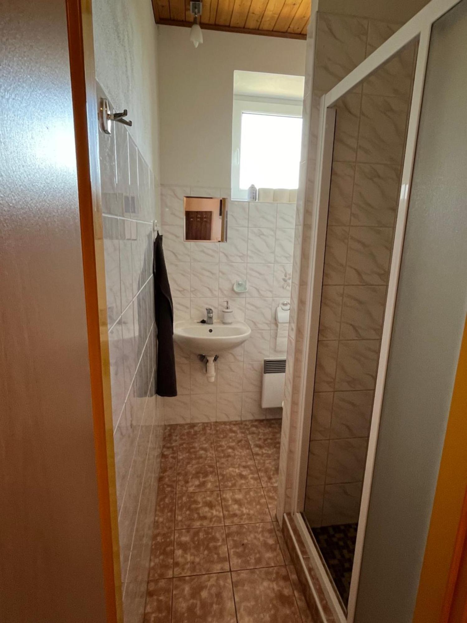 Apartmanovy Dum Obecna Skola Svetlik Екстериор снимка