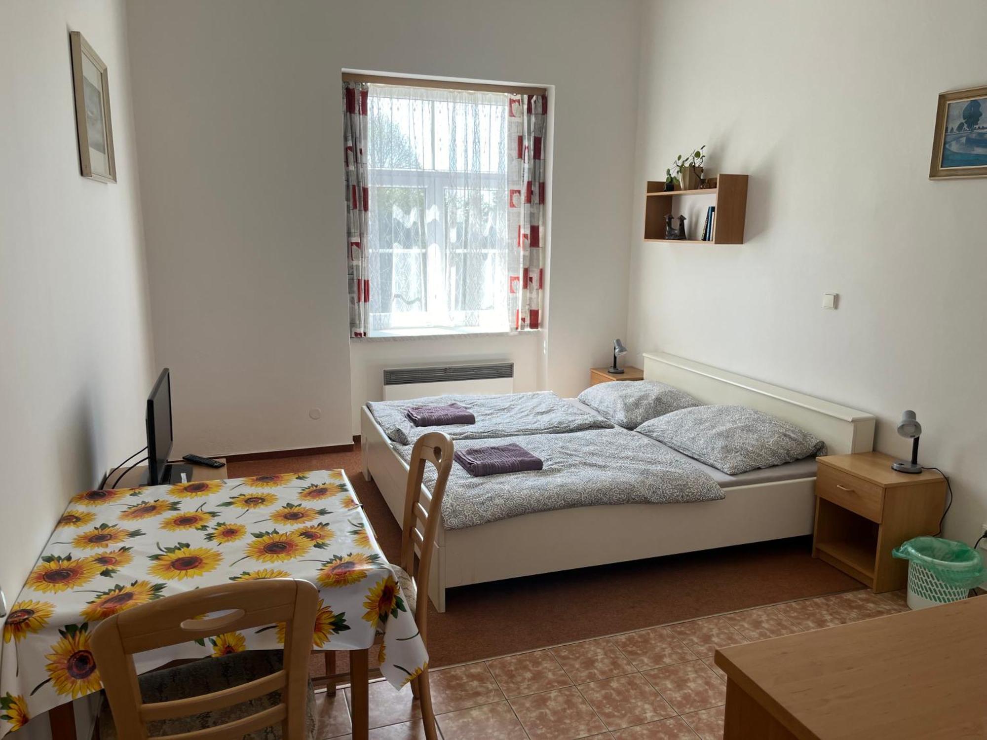 Apartmanovy Dum Obecna Skola Svetlik Екстериор снимка