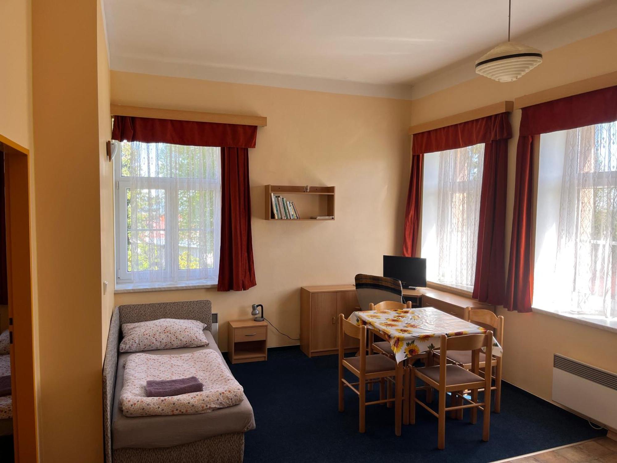 Apartmanovy Dum Obecna Skola Svetlik Екстериор снимка