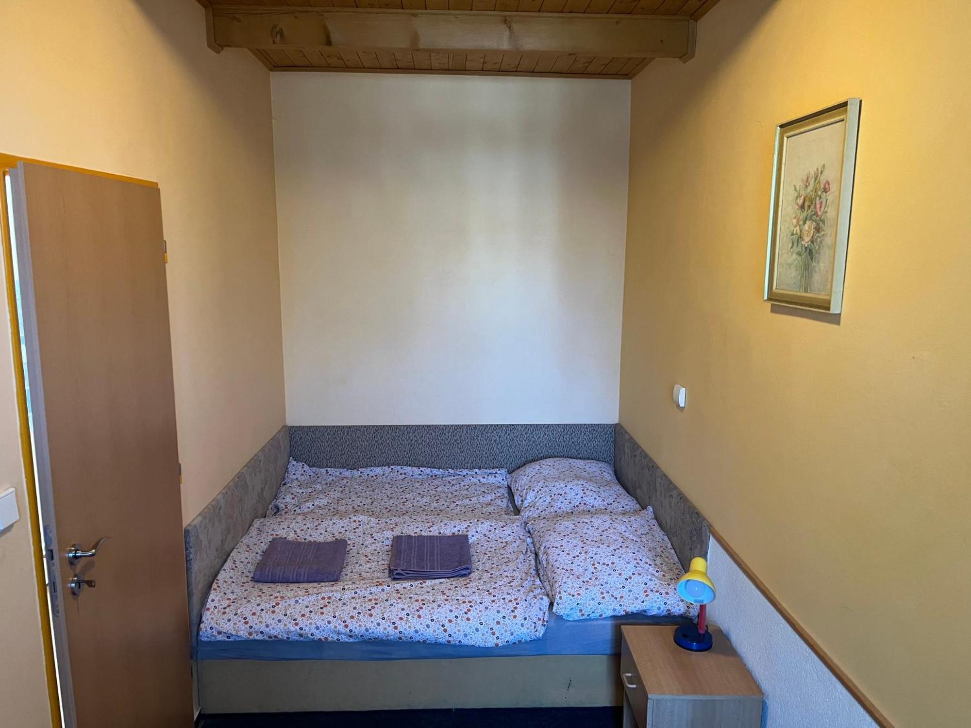 Apartmanovy Dum Obecna Skola Svetlik Екстериор снимка