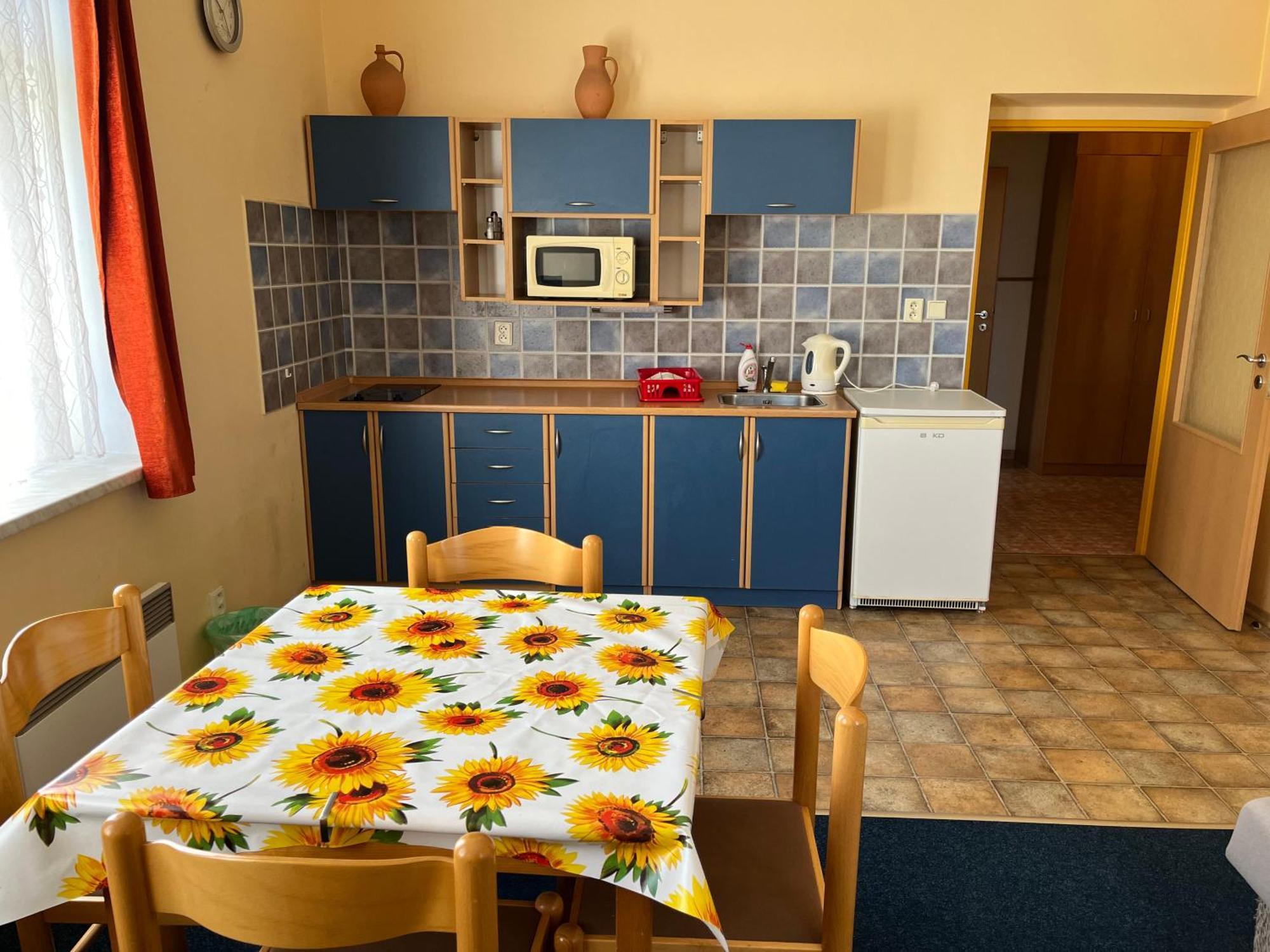 Apartmanovy Dum Obecna Skola Svetlik Екстериор снимка